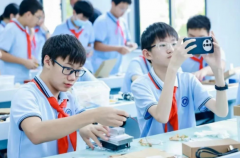 校园启动学生们归纳运用化学物理生物等
